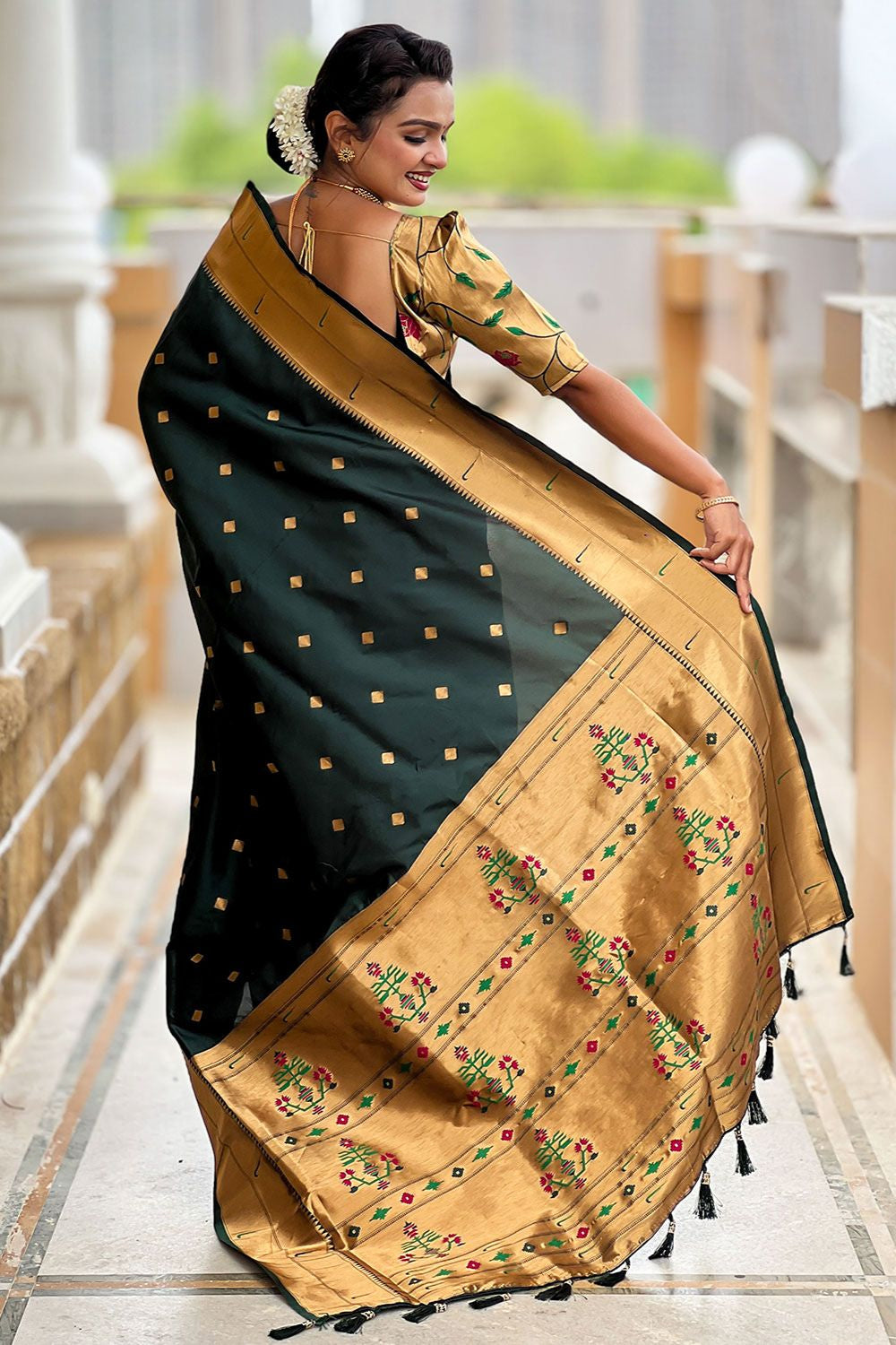 Green Sleek Paithani Silk Saree With Blouse SFPRF251301