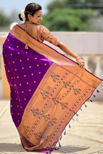 Magenta Sleek Paithani Silk Saree With Blouse SFPRF251303