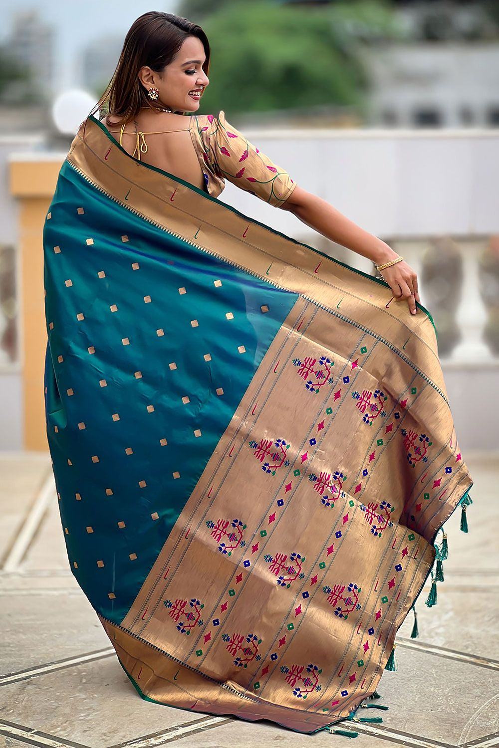 Green Sleek Paithani Silk Saree With Blouse  SFPRF251307